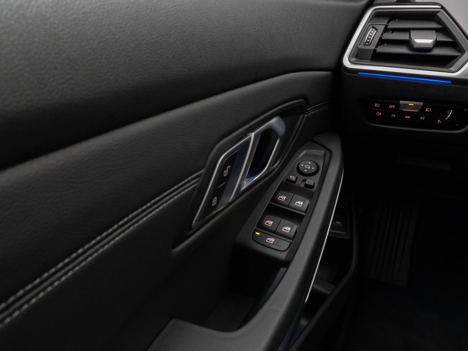 Fahrzeugabbildung BMW 320d SportLine Panorama DAB HiFi Stop&Go Komfort