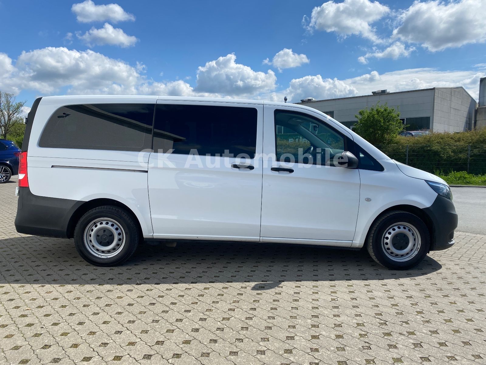 Fahrzeugabbildung Mercedes-Benz Vito Tourer 116 Pro lang Autom./8 Sitze/Navi/Kam