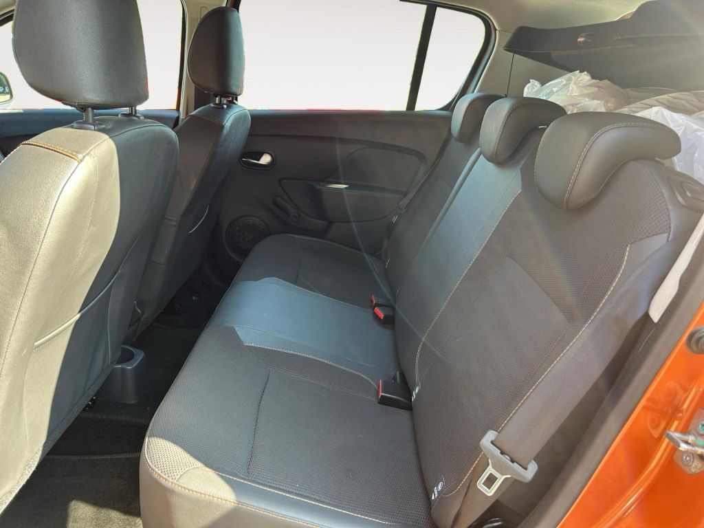Fahrzeugabbildung Dacia Sandero Stepway TCe 90 Easy-R S&S Celebration
