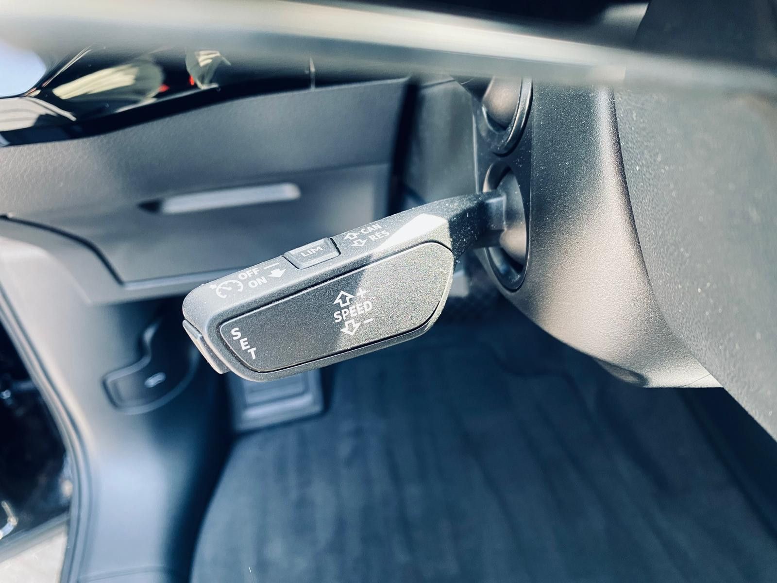 Fahrzeugabbildung Audi e-tron 55 Quat S LINE LUFT+LED+NAVI+SHZ+KAM+B&O+