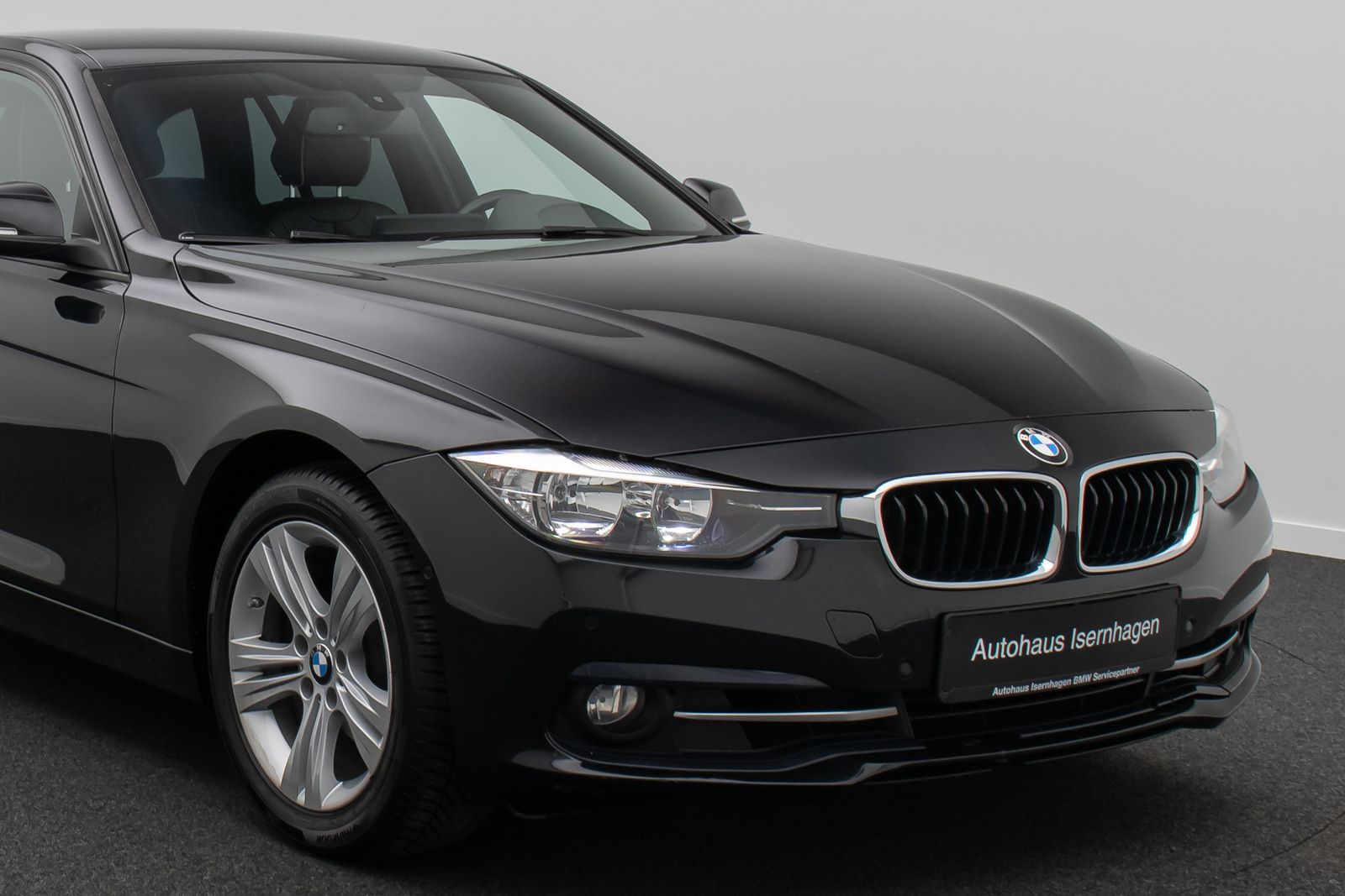 Fahrzeugabbildung BMW 320i Sport Line Kamera NaviPro Alarm Individual