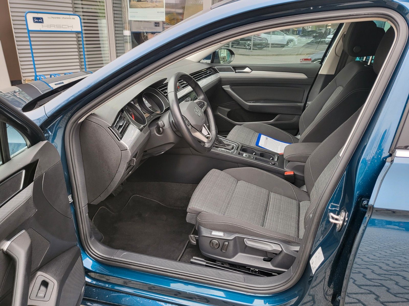 Fahrzeugabbildung Volkswagen Passat Variant 2.0 TDI DSG Business  AHZV NAVI