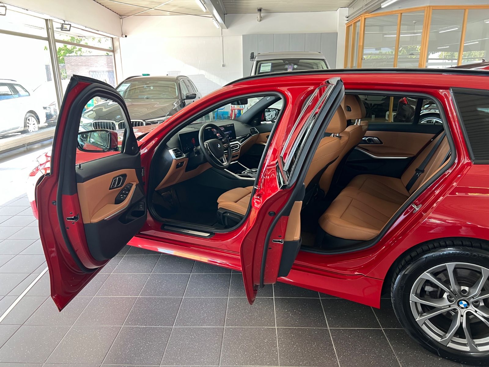 BMW 318 d Touring LED+Sensatec+Harman-Kardon+DA uvm. foto 8