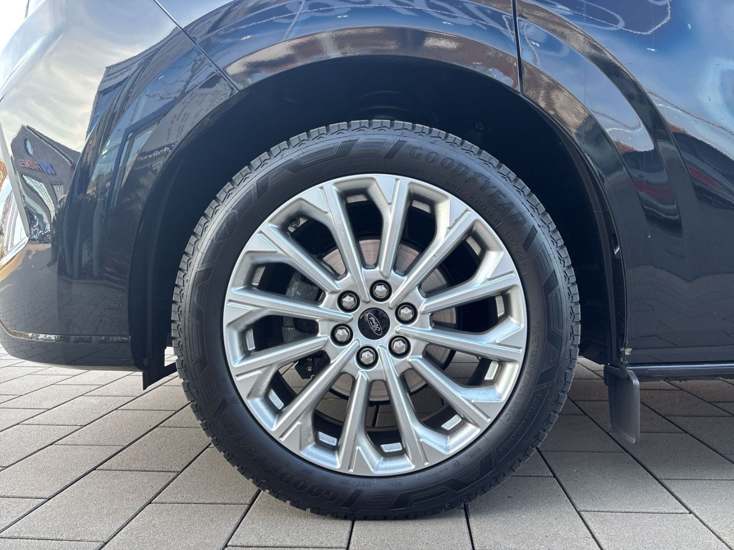 Fahrzeugabbildung Ford Tourneo Custom Titanium 170PS 8-Gang Automatik N
