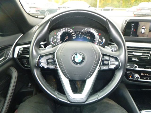 Fahrzeugabbildung BMW 520d Touring Sport Line>AUT/Sport-Line/PANO/NAV<