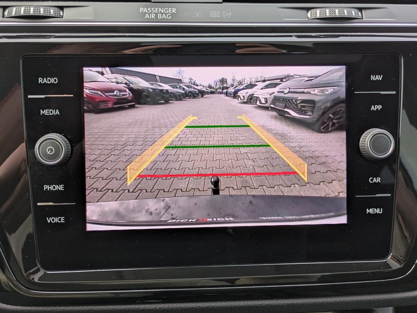 Fahrzeugabbildung Volkswagen Touran 2.0 DSG R-Line High. Pano 7-Si IQ.Dri AHK