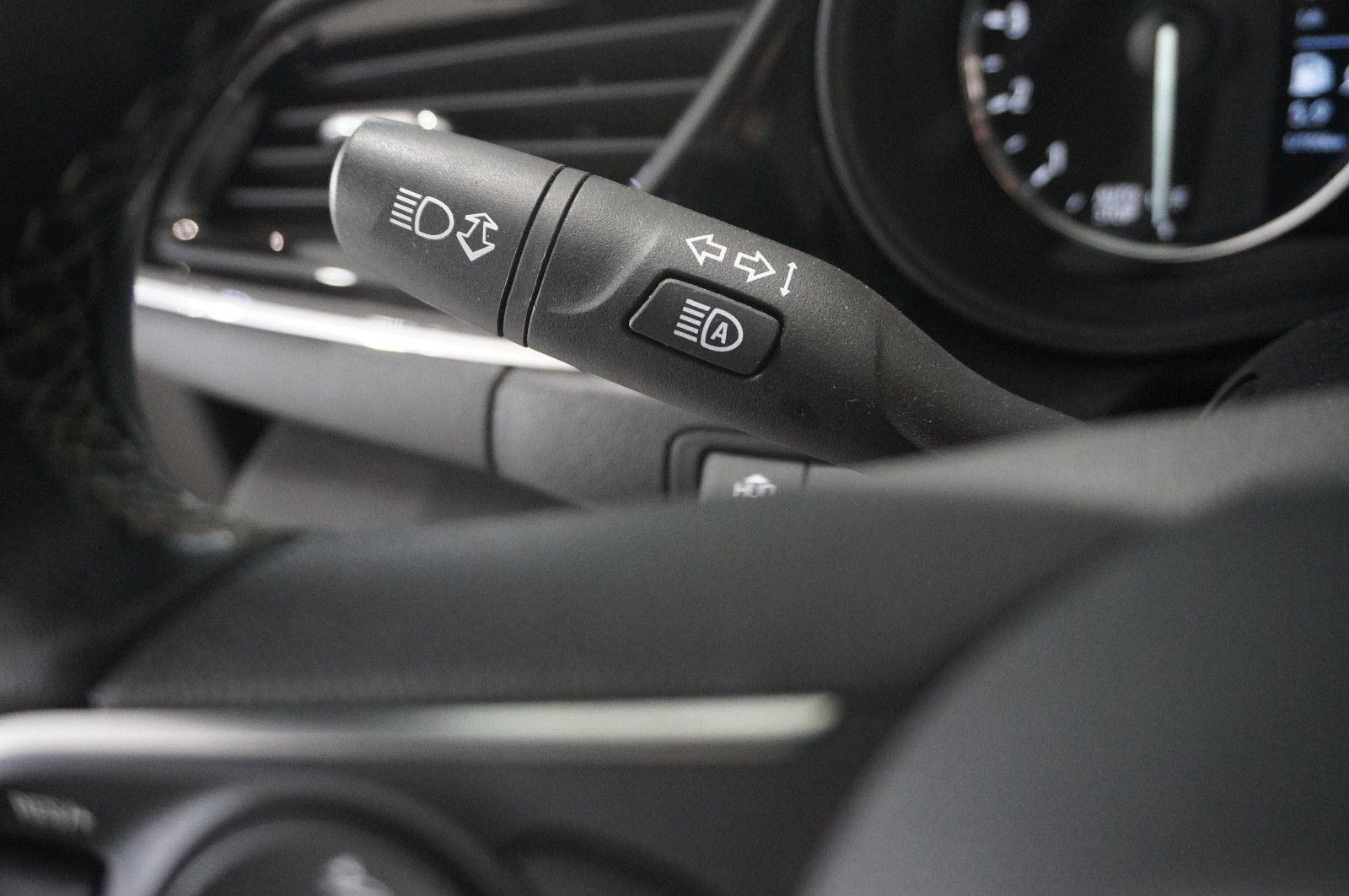 Fahrzeugabbildung Opel Insignia B ST 2.0D BUSINESS NAVI/LED/KAMERA/DAB+