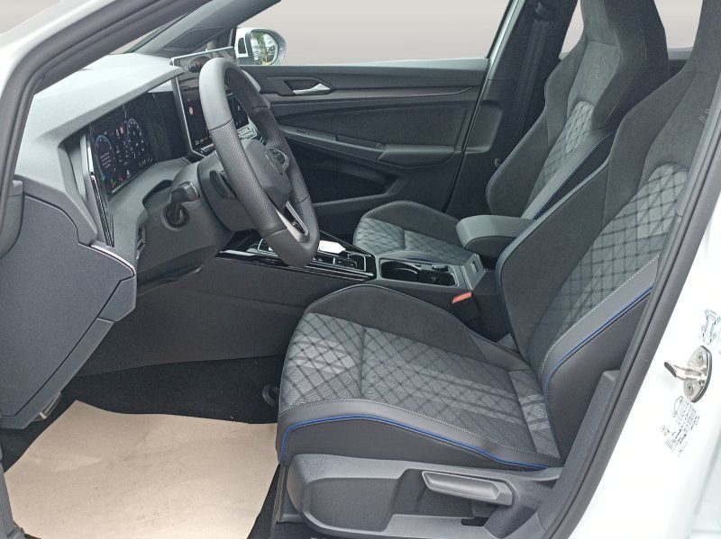 Fahrzeugabbildung Volkswagen Golf Vr. 8 1.5 eTSI R-Line DSG