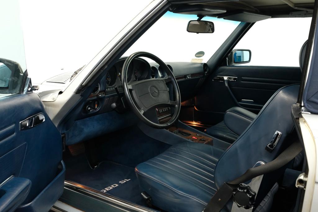 Mercedes-Benz SL 560