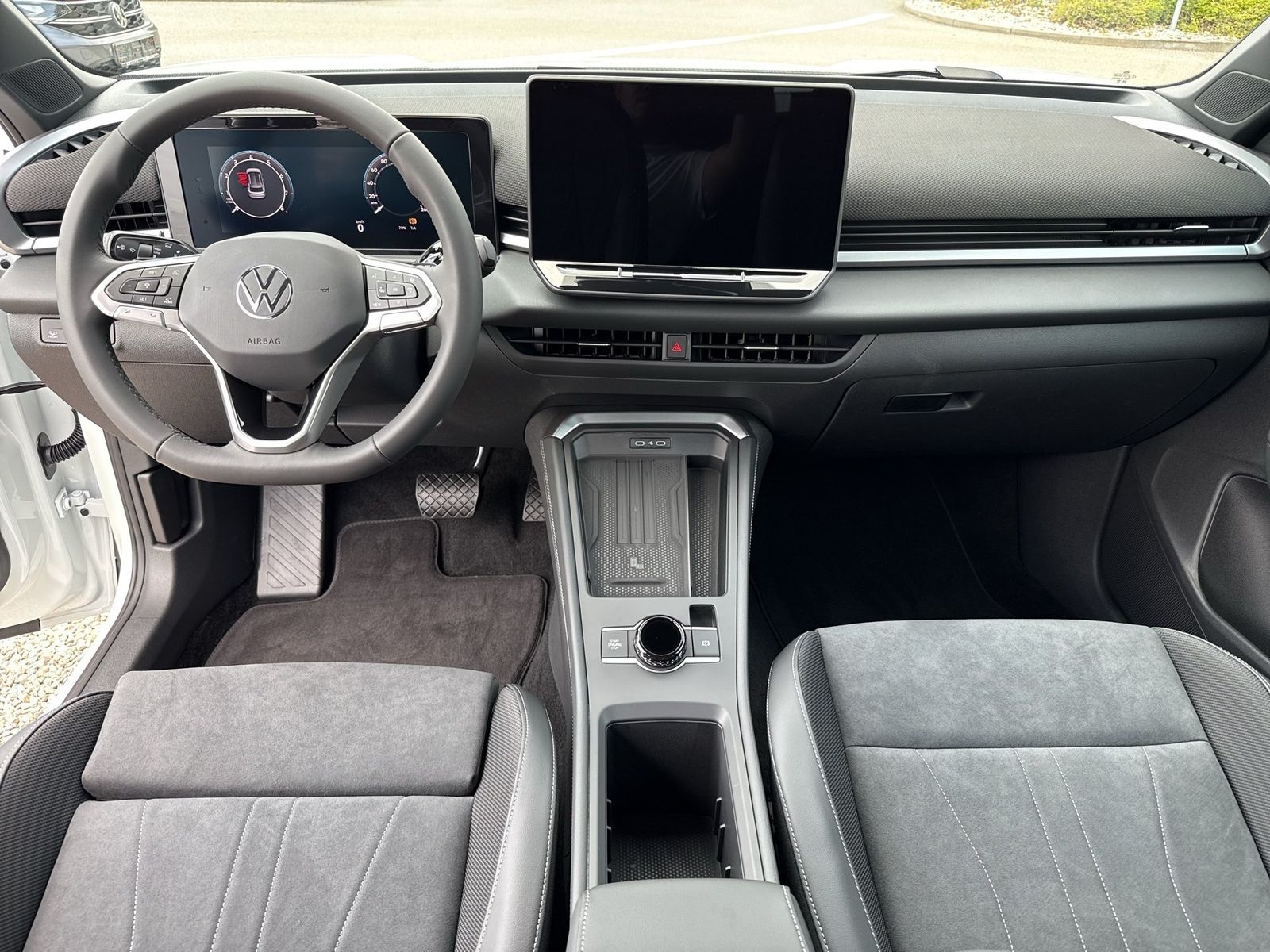 Volkswagen T-Roc - Bild 12