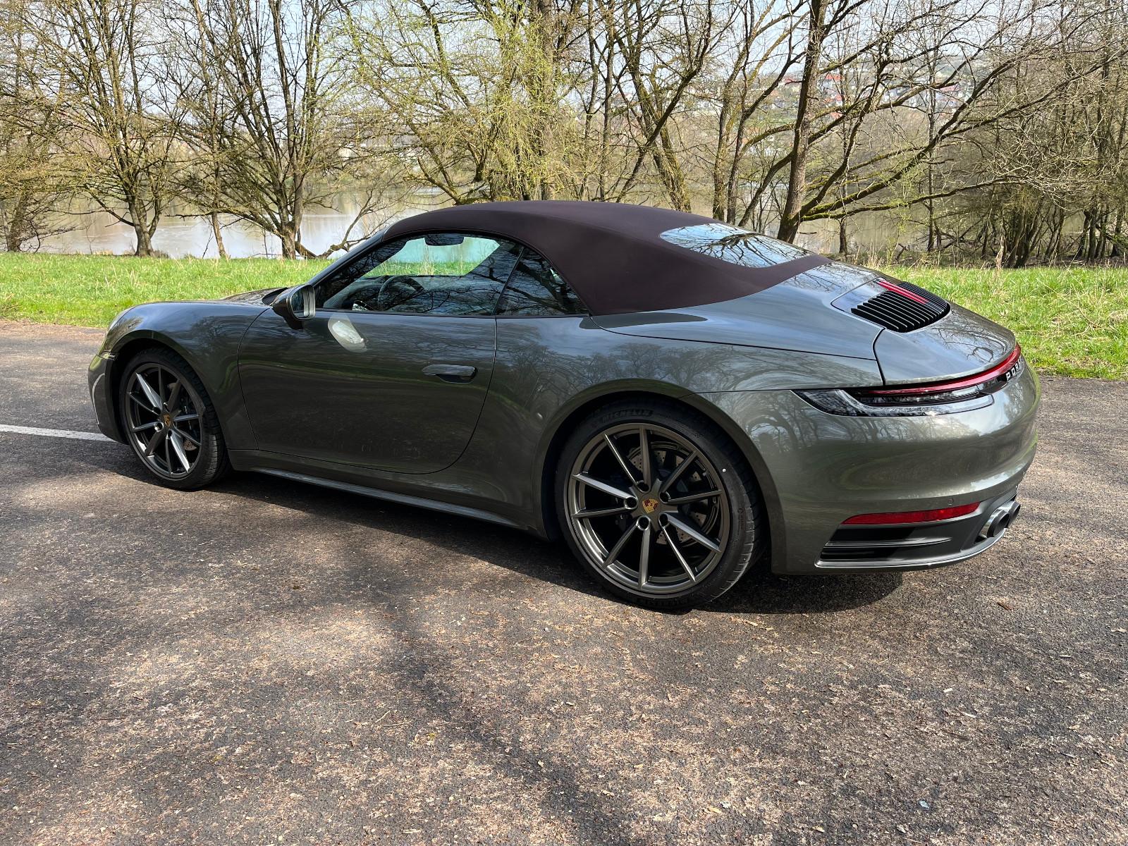 Porsche 992 Carrera Cabrio "Sport Chrono" Leder trüffel