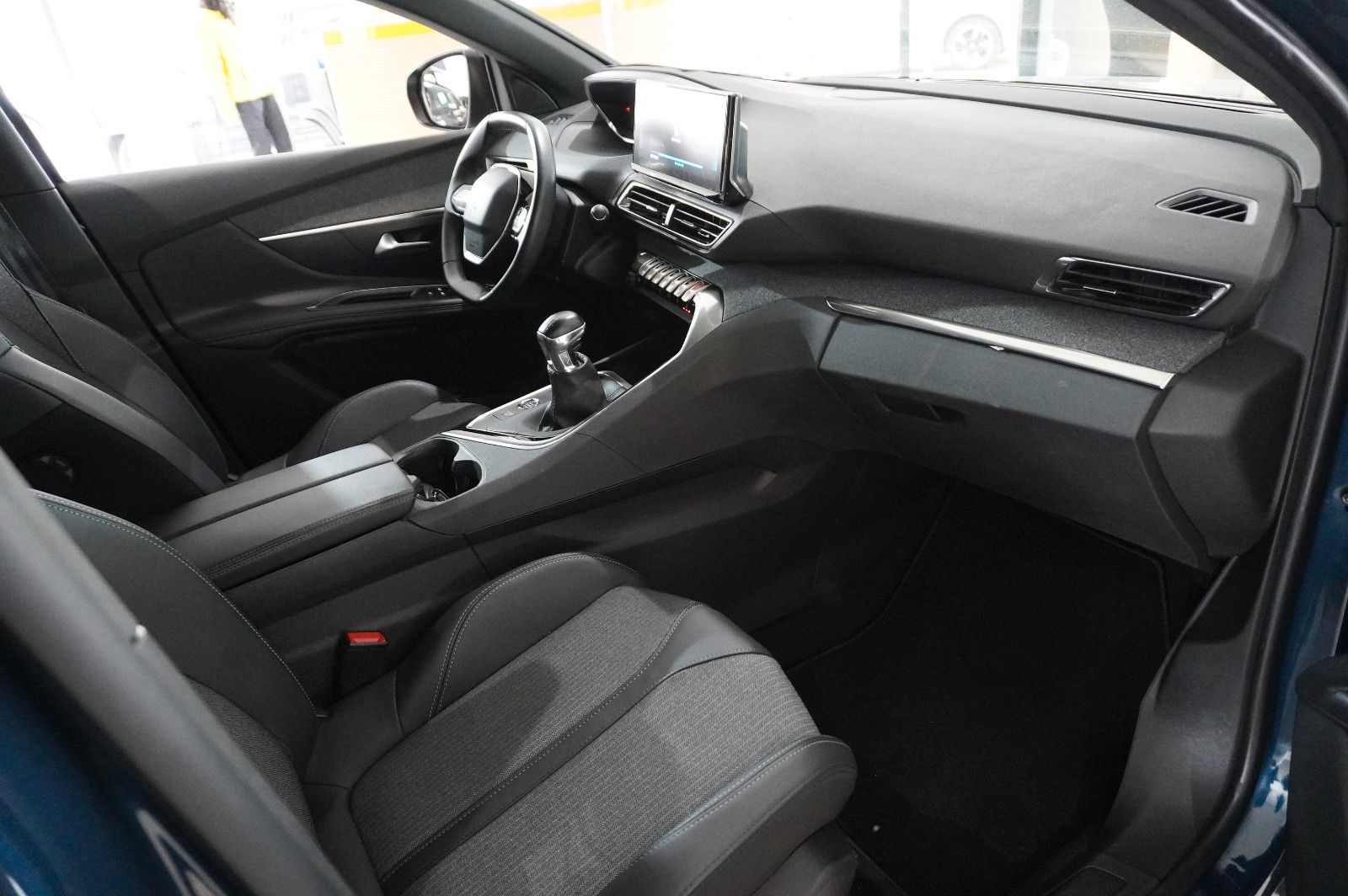 Fahrzeugabbildung Peugeot 3008 1.2T ALLURE PACK NAVI/LED/KAMERA/SH/SPORT