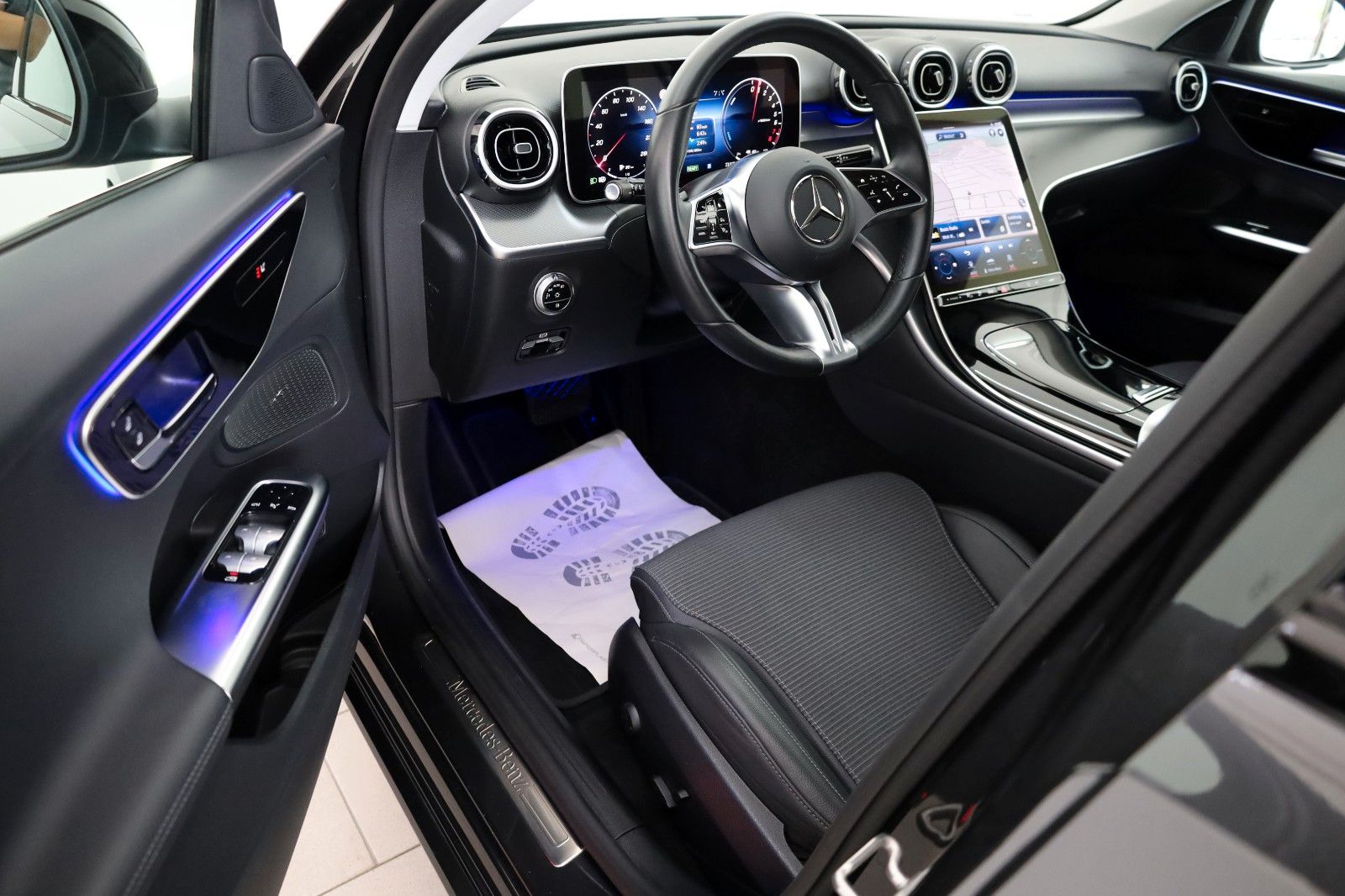 Fahrzeugabbildung Mercedes-Benz C 300e T T.Leder,Navi,LED,Night/Park Paket,Apple