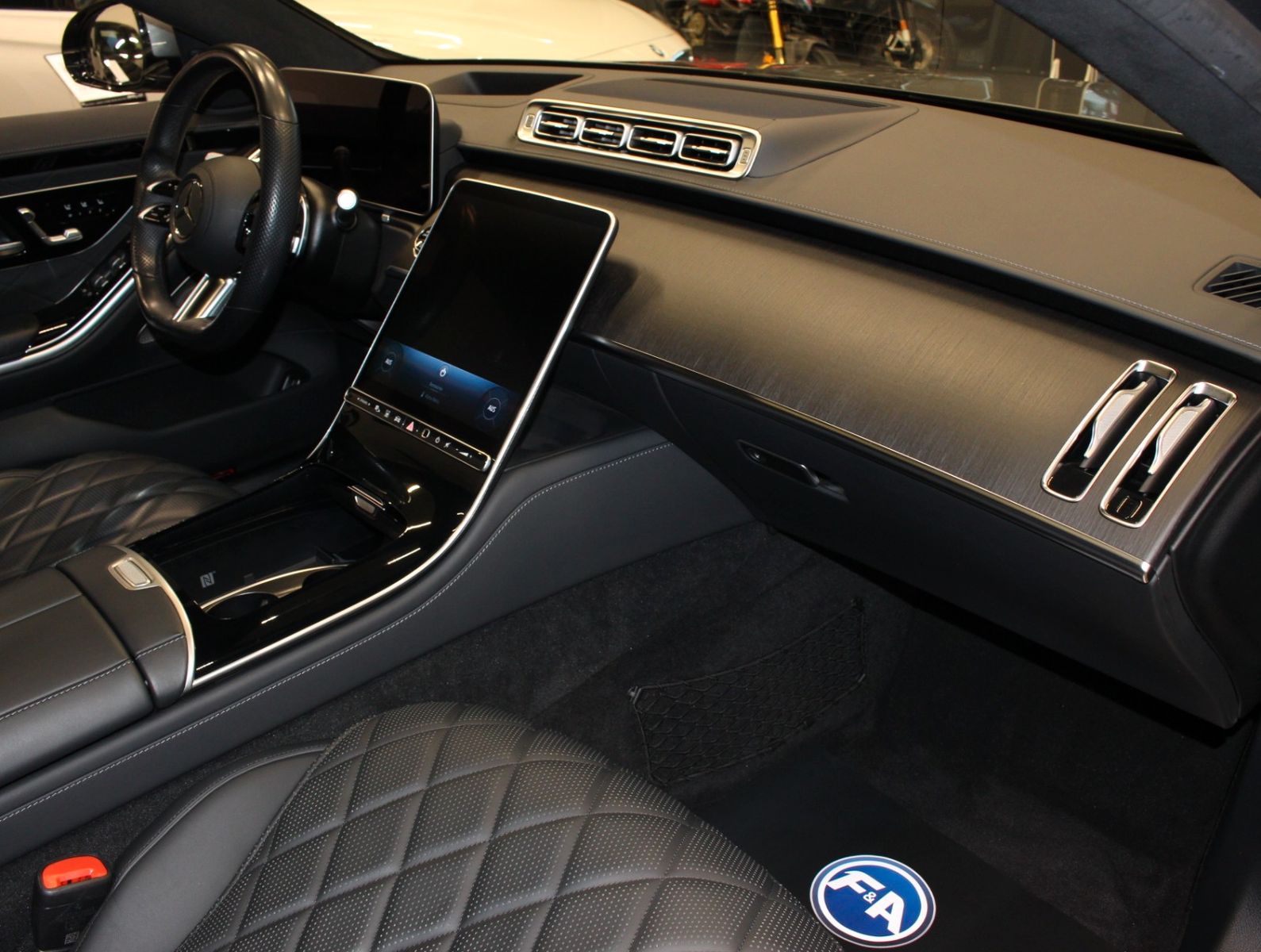 Fahrzeugabbildung Mercedes-Benz S 500 4Matic AMG Line Pano*Burmester*HUD