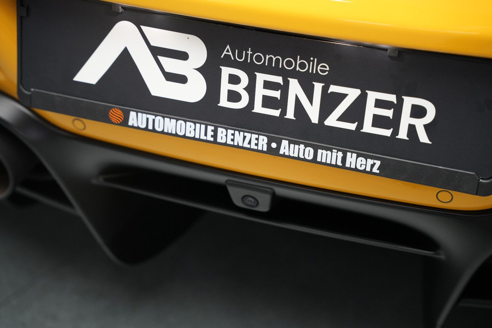 Fahrzeugabbildung Ferrari F8 Spider Giallo Modena *Lift*Carbon*Kamera*