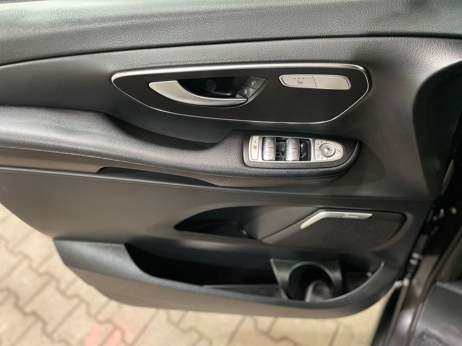 Fahrzeugabbildung Mercedes-Benz V 250 d EDITION lang AMG#Night#LED#Distr.#Burmes