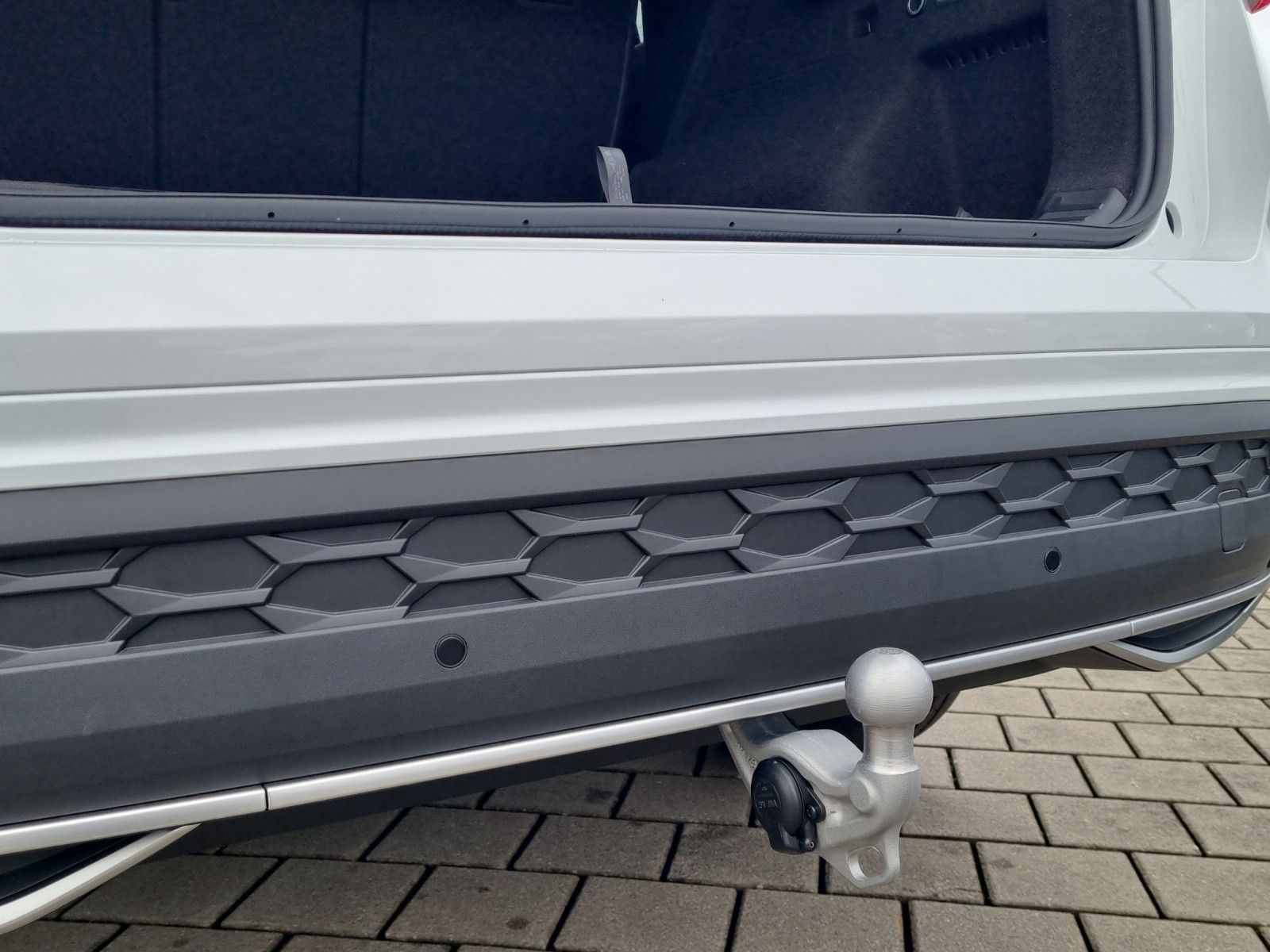 Fahrzeugabbildung SKODA Kodiaq Sportline 2.0 TDI DSG PANO AHK Licht-Info