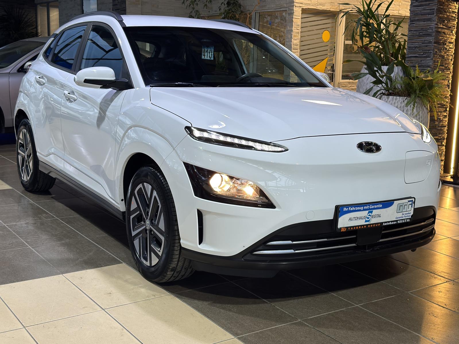 Hyundai KONA Kona Select*SHZ*LED*ACC*DAB*R.Cam*Klimaauto.*
