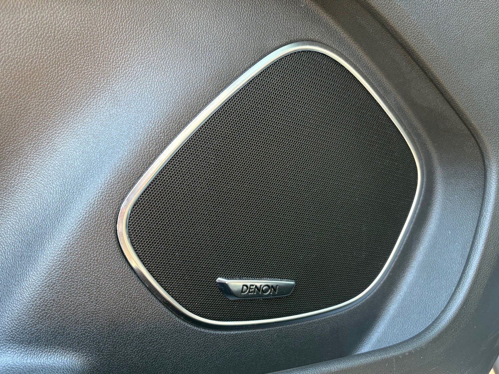 Fahrzeugabbildung Opel Grandland (X) 1.2 Aut. Ultimate Navi Leder Pano