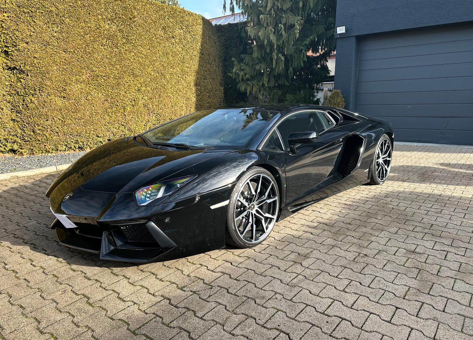Lamborghini Aventador LP 700-4