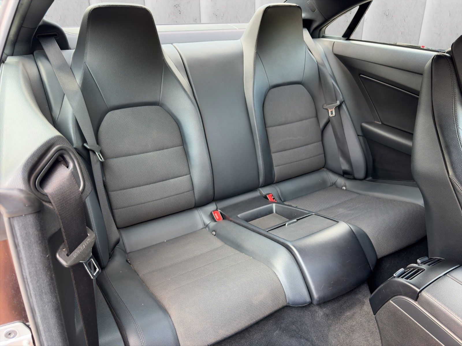Fahrzeugabbildung Mercedes-Benz E 200 E Coupe CGI BlueEfficiency