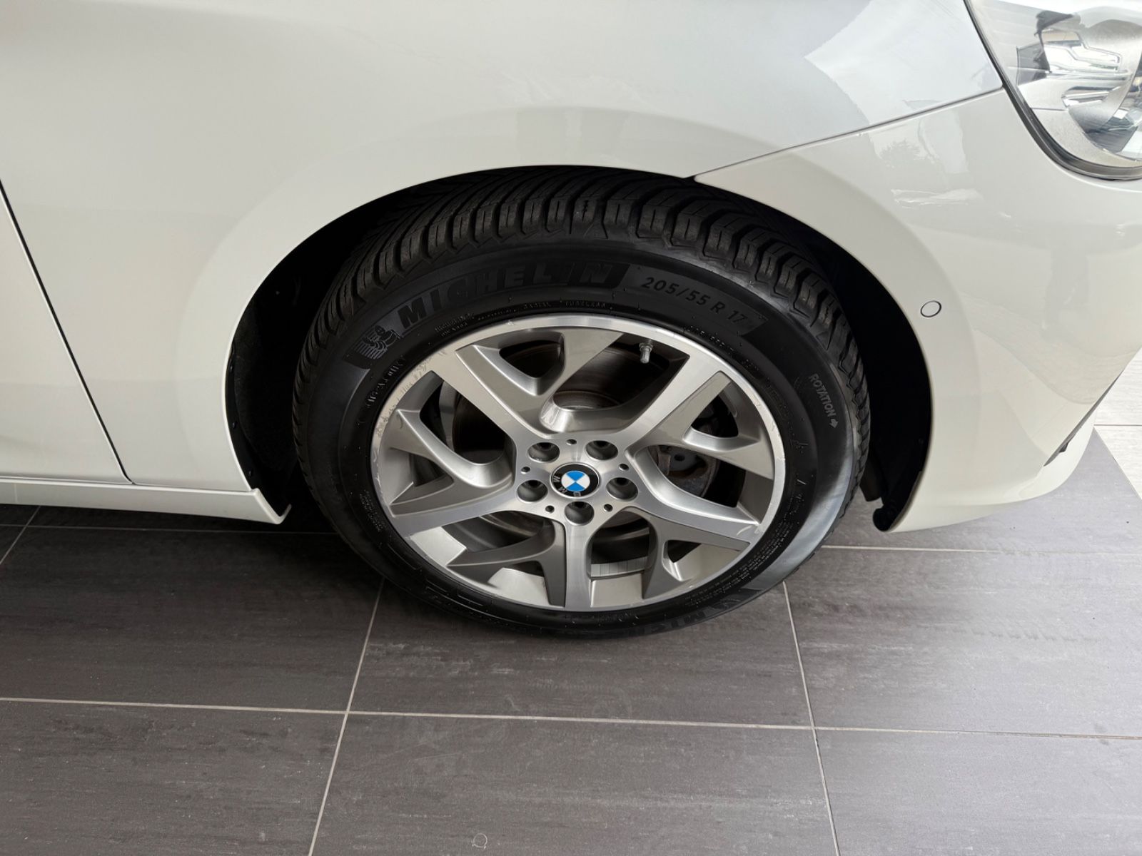Fahrzeugabbildung BMW 220 i Active Tourer Advantage Business-Paket