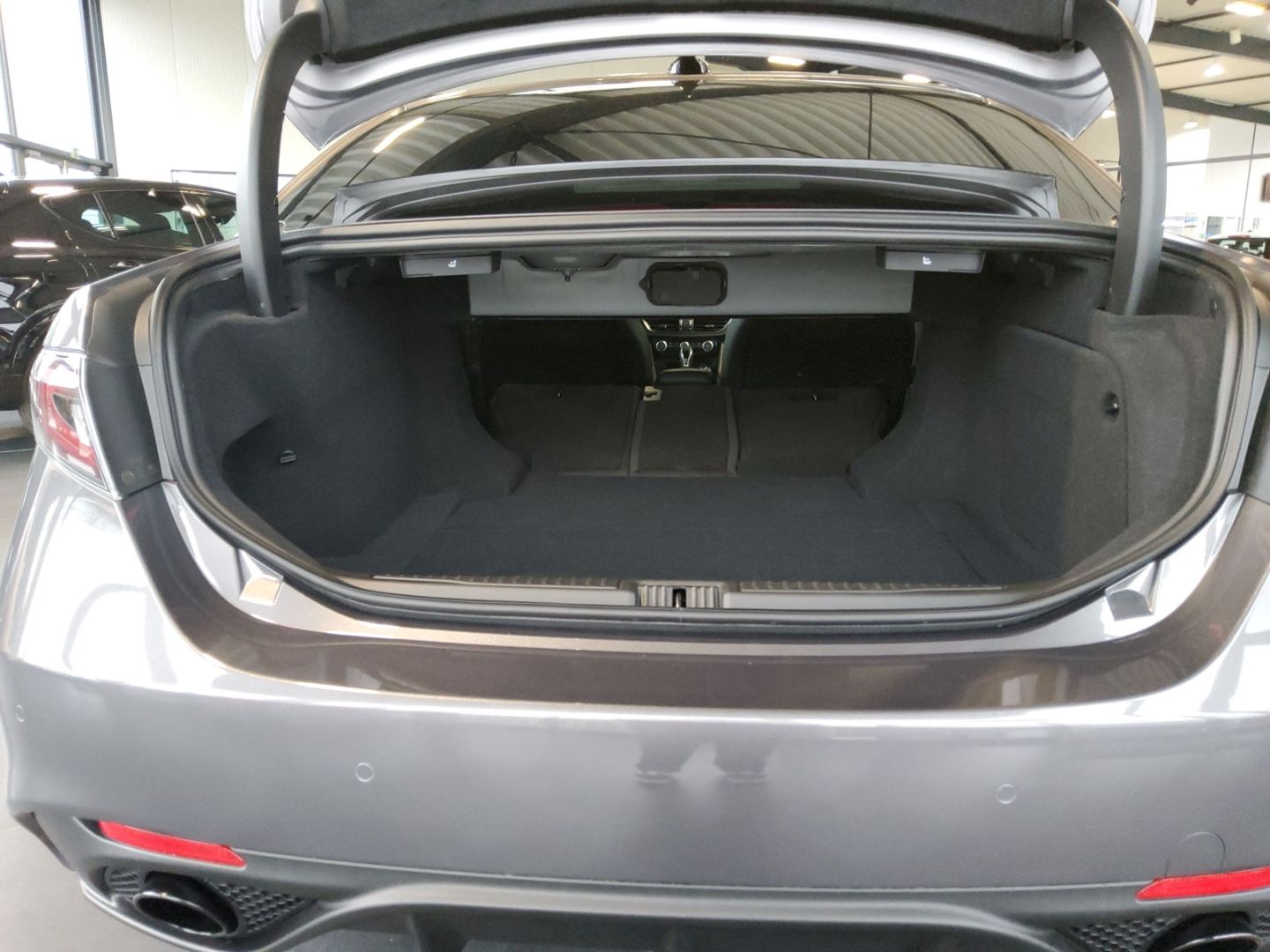 Fahrzeugabbildung Alfa Romeo Giulia Veloce 280PS Benzin Allrad Tech Paket
