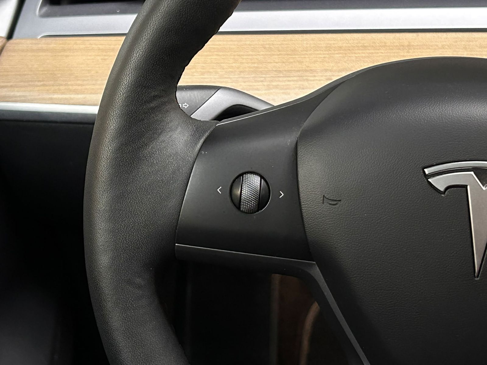 Fahrzeugabbildung Tesla Model 3 Long Range Dual AWD PANO+LED+NAVI+KAM+WP