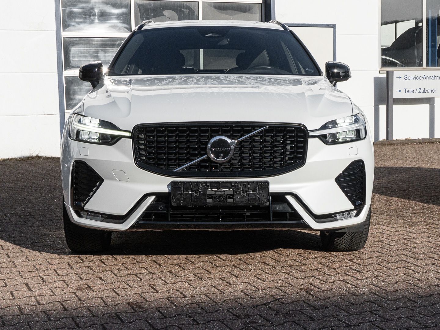 Volvo XC60 Plus Dark 2WD Leder Digitales Cockpit Memor imagem 3