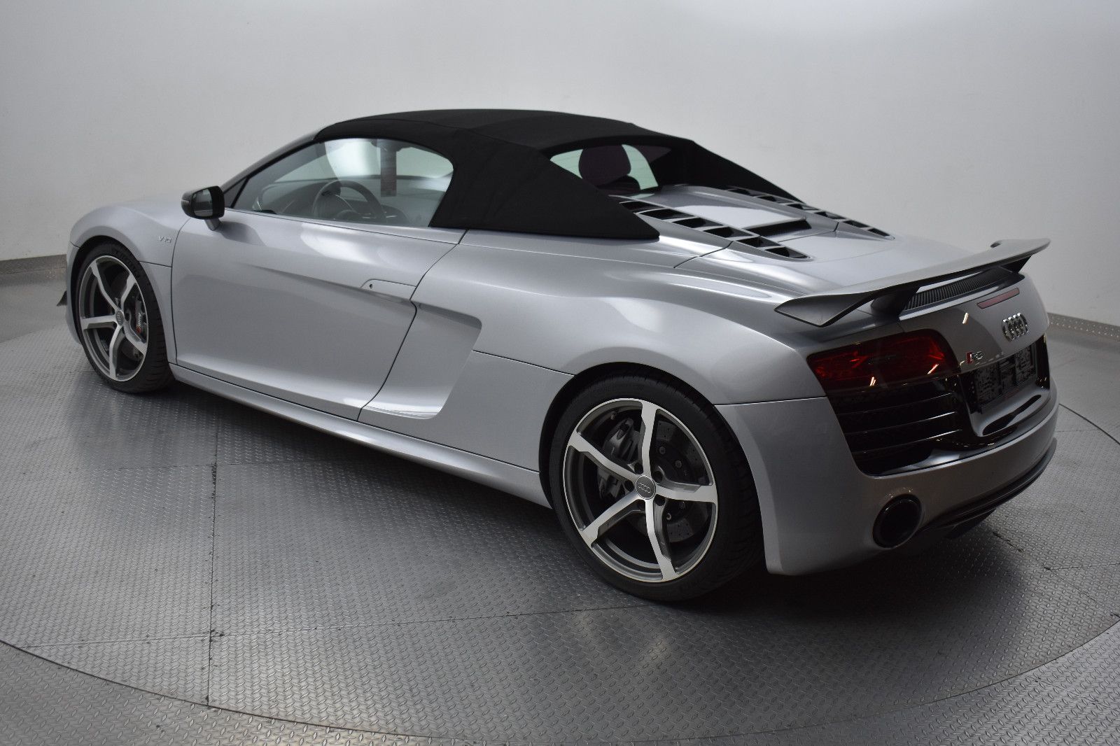 AUDI R8 Spyder V10 5.2FSI quatt LMited Edition 04/30 - Image 12