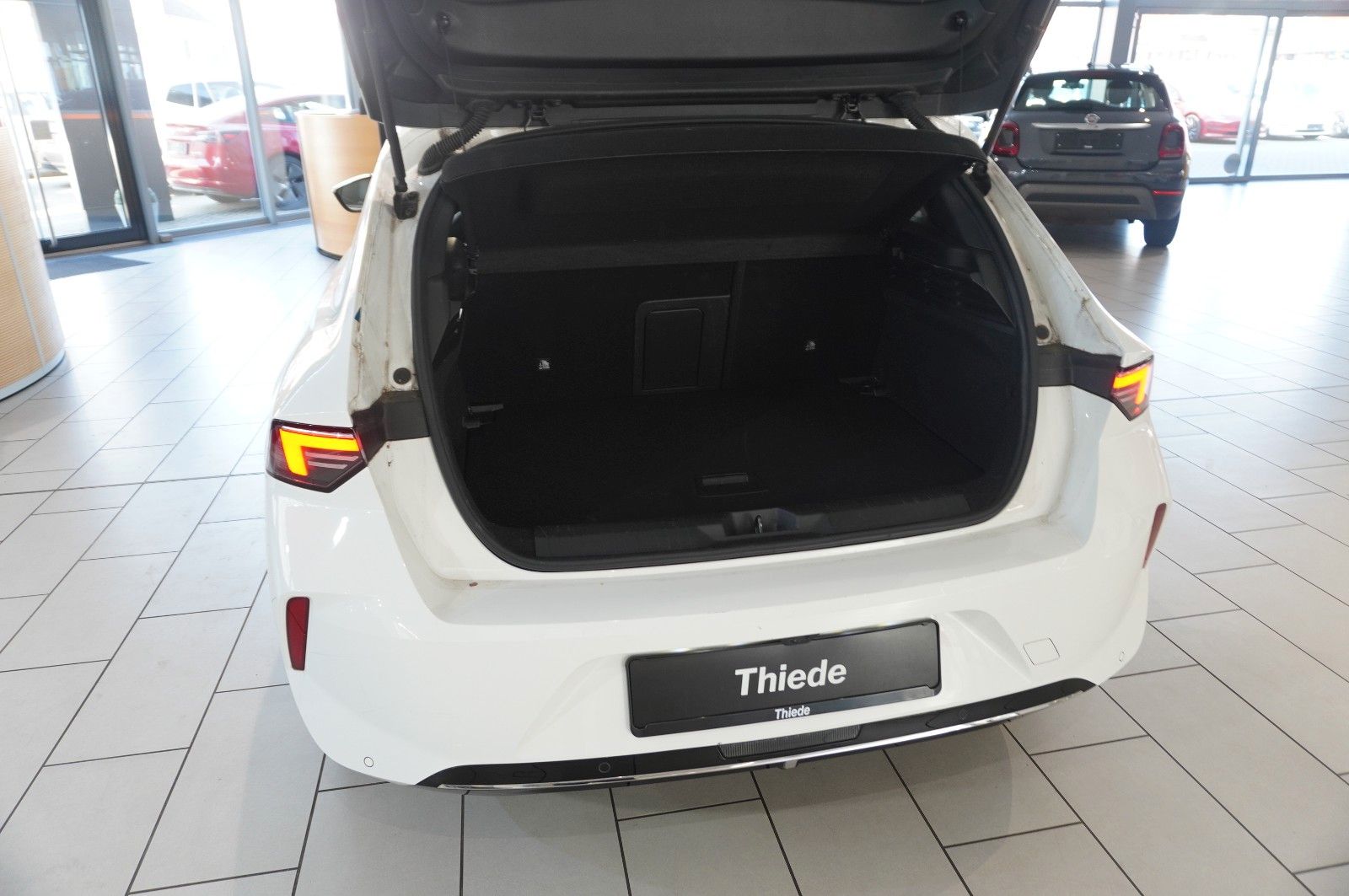 Fahrzeugabbildung Opel Astra L Lim. 1.2T ELEGANCE NAVI/LED/KAMERA/SPORT