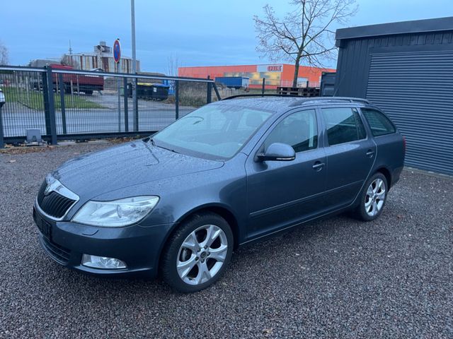 Skoda Octavia Combi Elegance Leder Xenon 1 - Hand !