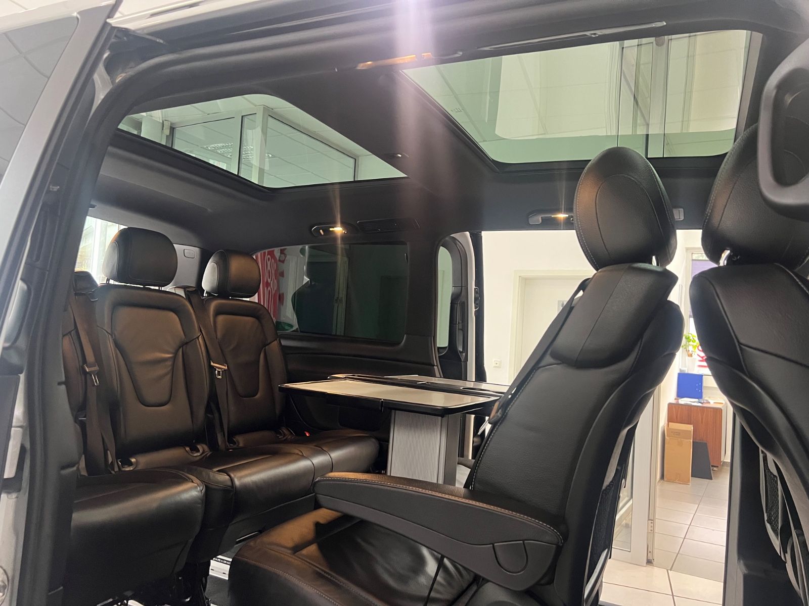 Fahrzeugabbildung Mercedes-Benz V 250 d 4MATIC lang AMG LINE *PANO*Perlmutt-Weiß