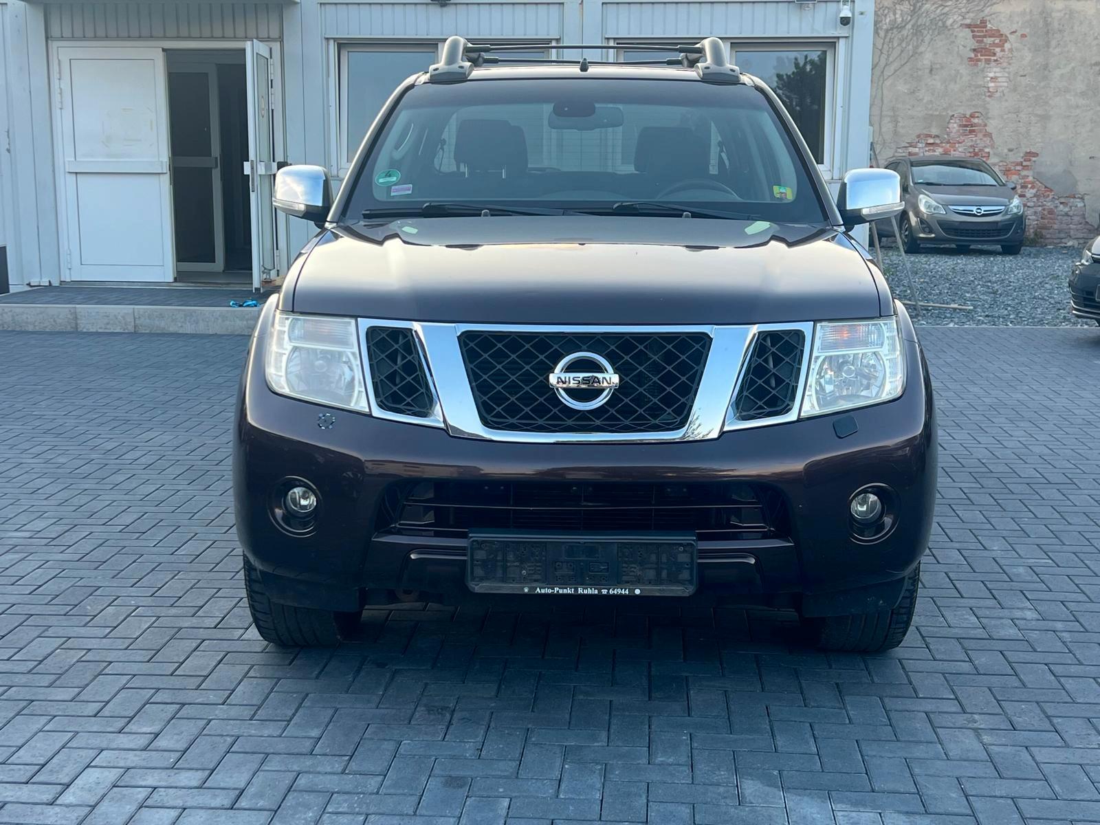 NISSAN NAVARA 2.5 DCI 190 CH 4X4 DOUBLE CAB LE BVA – GPS – SIÈGES CHAUFFANTS – CAMÉRA – ATTELAGE