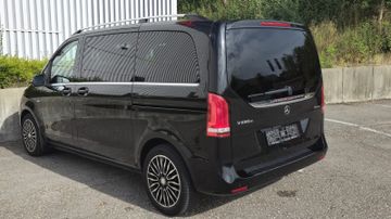 Mercedes V 220 - 4