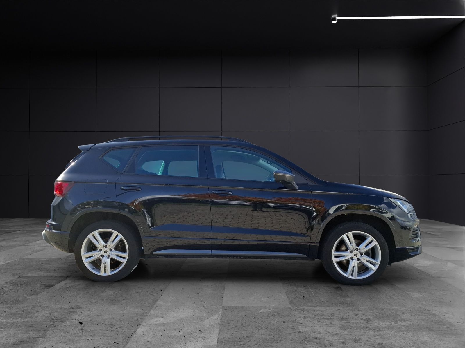 Fahrzeugabbildung SEAT Ateca TDI FR-Line DSG LED Navi ACC RFK SH 18"