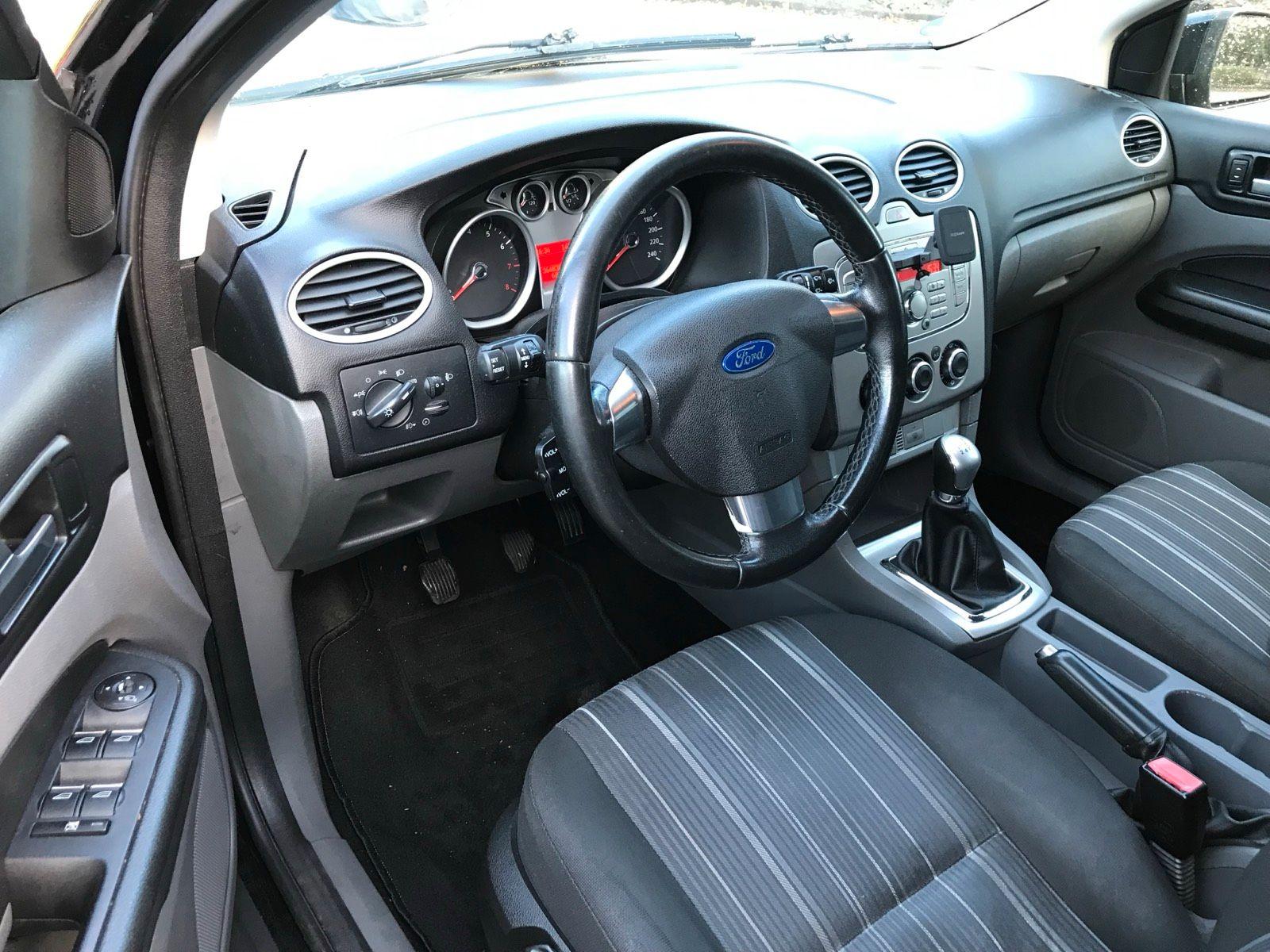 Ford Focus 2009 — photo 10