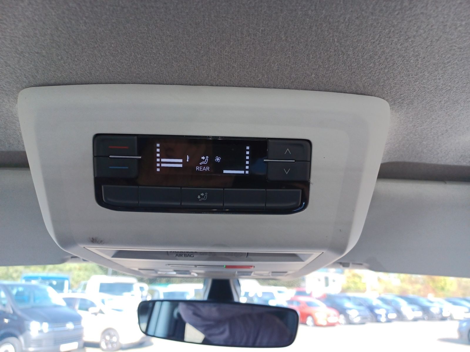 Fahrzeugabbildung Volkswagen T6 Kombi T6.1 TDI 9-Sitzer LR Klima GRA RFK SH