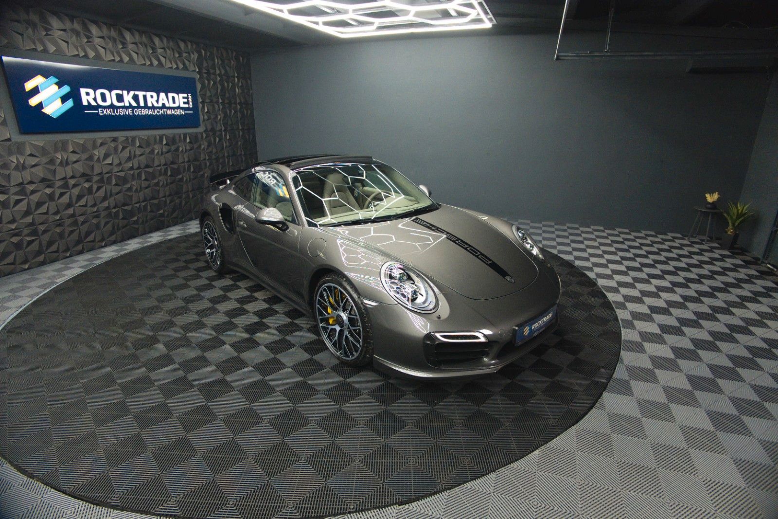 Fahrzeugabbildung Porsche 991 911 Turbo S Coupe Chrono+ | Ceramic | Carbon