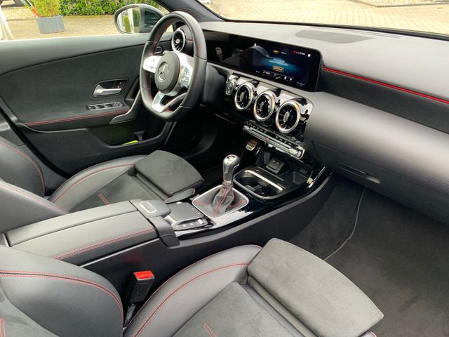 Fahrzeugabbildung Mercedes-Benz A 180 d AMG+Multibeam LED+Navi+Pano+Kamera+DAB