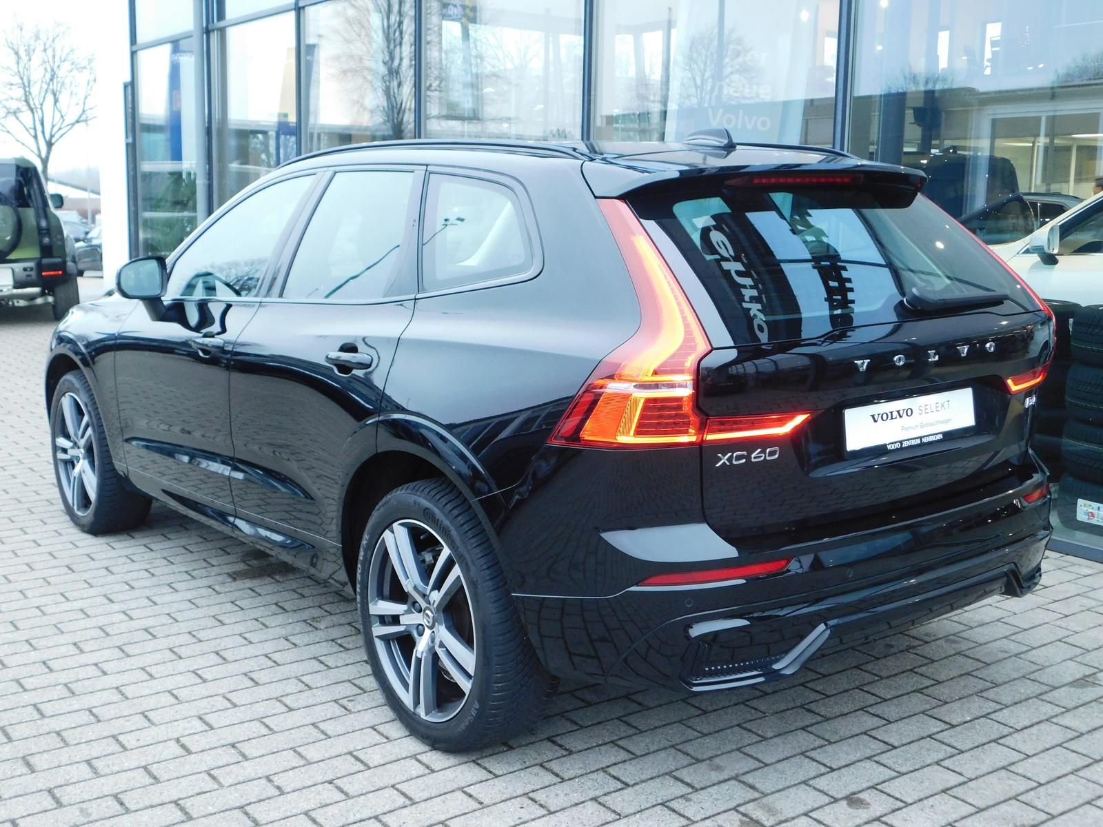 Fahrzeugabbildung Volvo XC60 B4 D Plus Dark