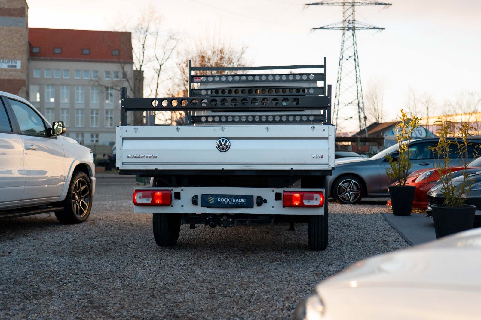 Fahrzeugabbildung Volkswagen Crafter Pritsche 35 DOKA lang FWD 7 Sitze 19%