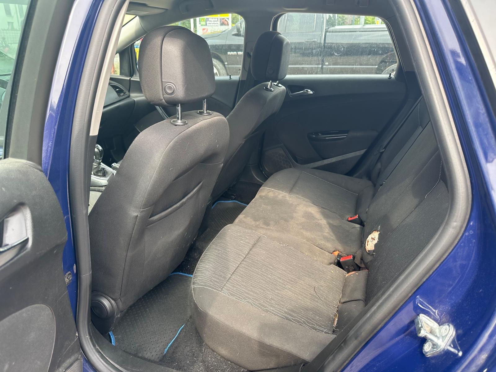 Opel Astra 2015 — photo 10