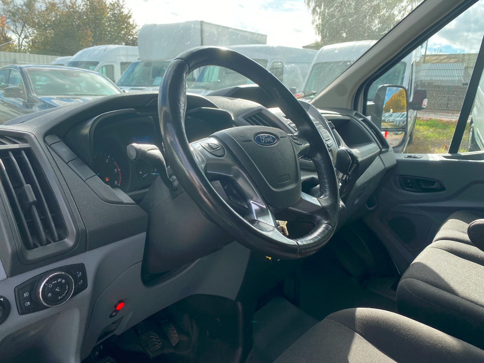 Fahrzeugabbildung Ford Transit  350 L3 Koffer mit LBW,Klima,AHK ,kamera