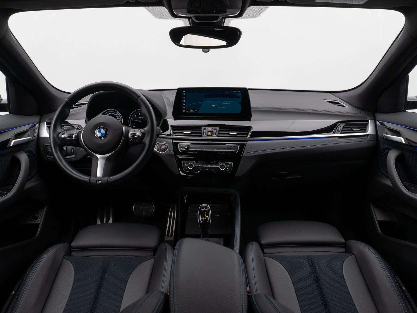 Fahrzeugabbildung BMW X2 sD20i M Sport HUD DAB HiFi Parkassist Komort