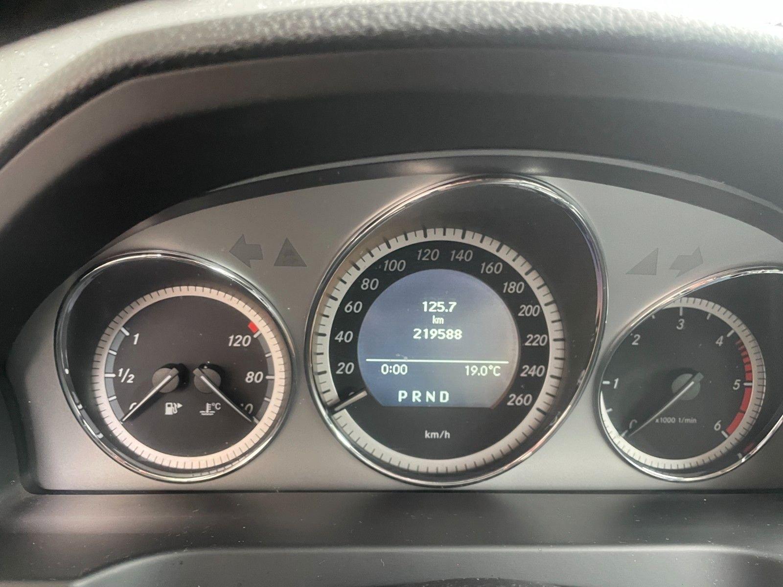 Mercedes-Benz C220 2011 — photo 13
