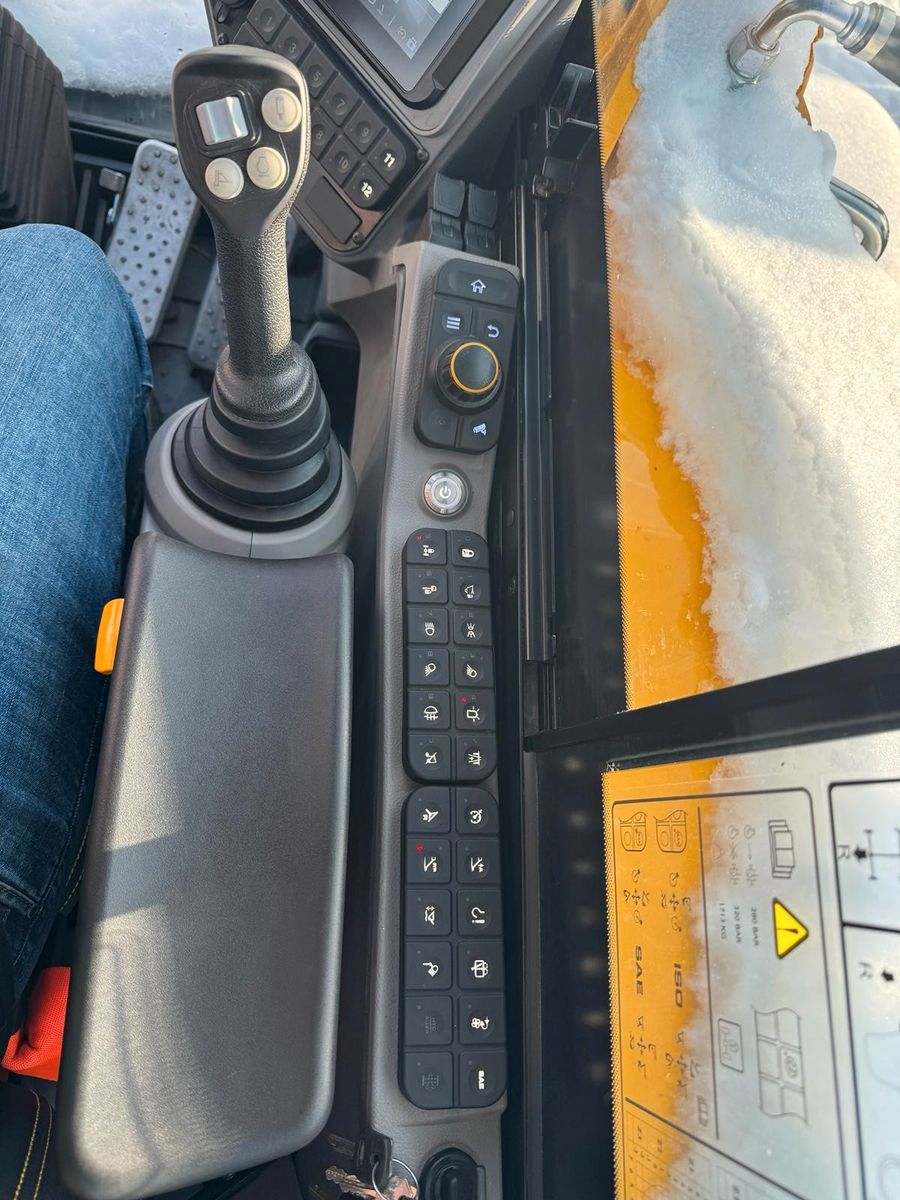 Fahrzeugabbildung JCB Hydradig / Skid-Steer-Aufnahme / nur 375h / 2024