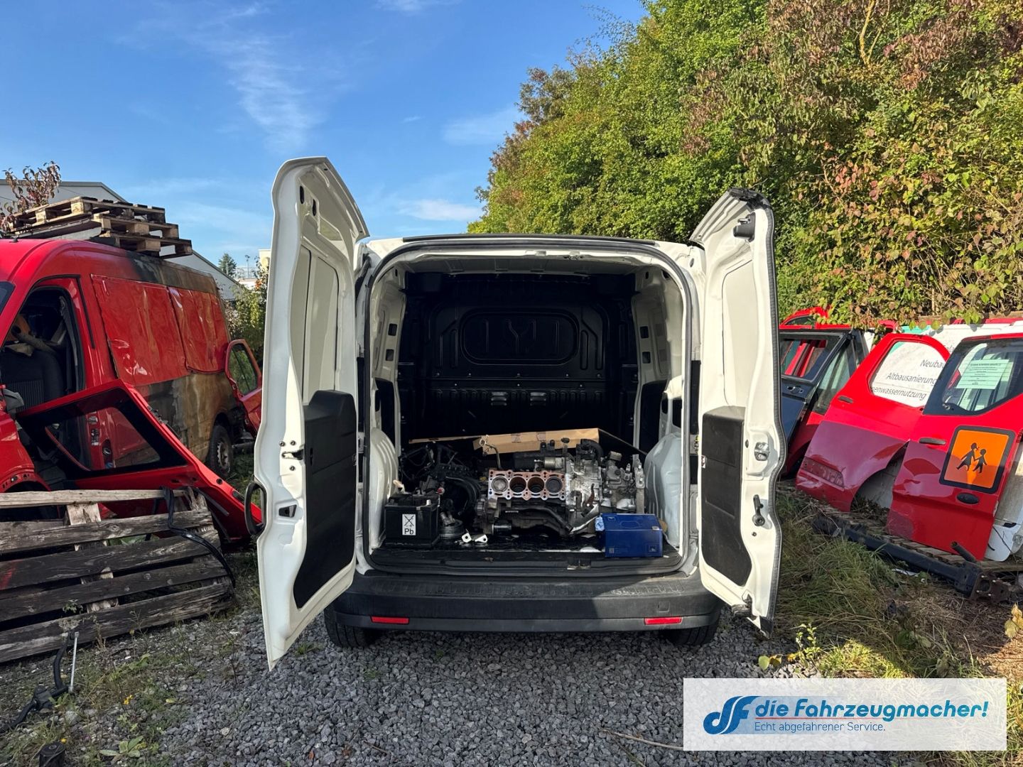 Fahrzeugabbildung Fiat Doblo Basis Kasten 1.4 *BRANDSCHADEN * MOTOR ZER