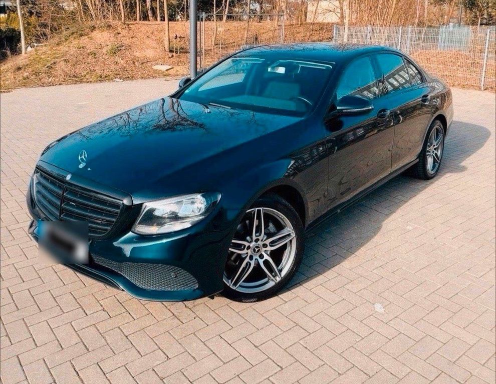 Image of Mercedes-Benz E 220