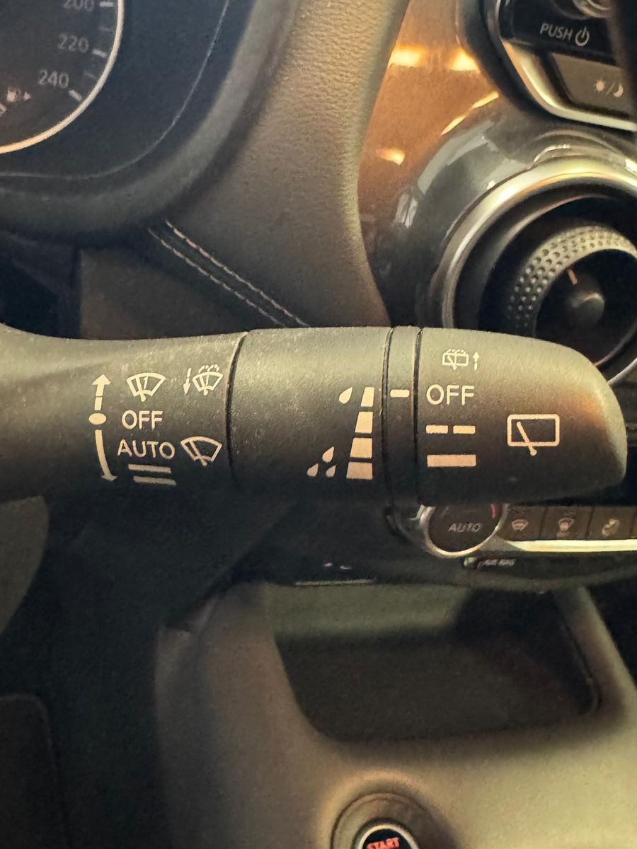 Fahrzeugabbildung Nissan Juke N-Connecta / WENIG KM/NAVI/KLIMA/GARANTIE